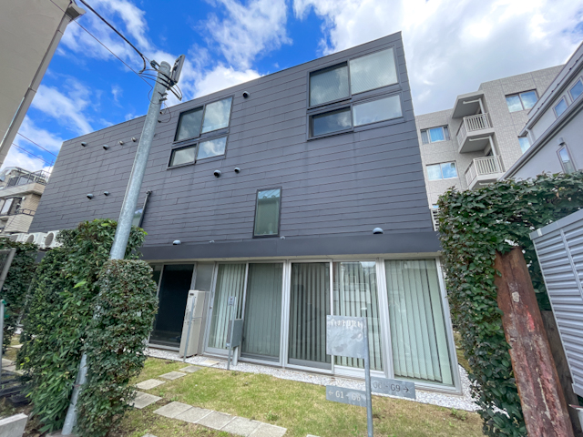 賛辞としての“クセ強” G2の内観