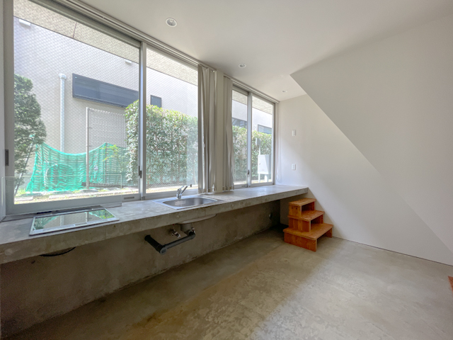 賛辞としての“クセ強” G2の内観