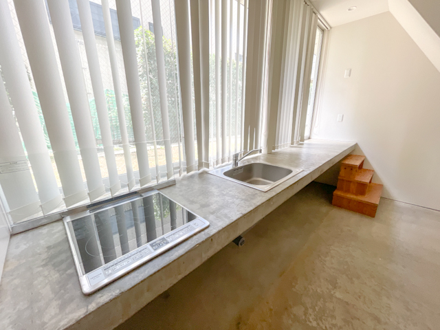 賛辞としての“クセ強” G2の内観