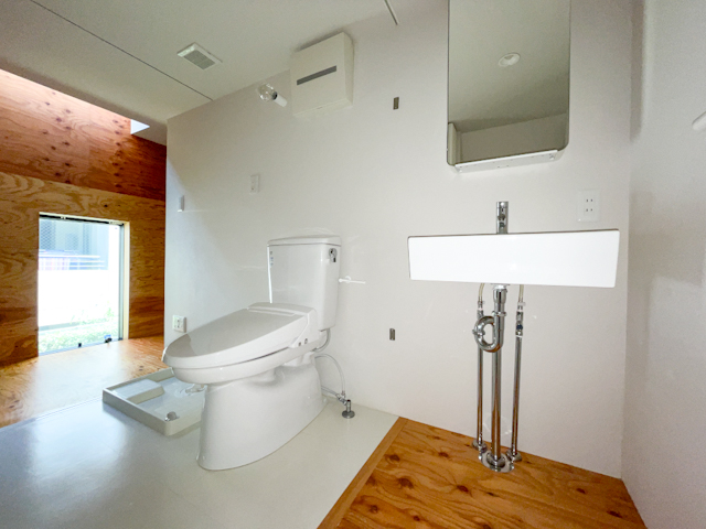 賛辞としての“クセ強” G2の内観