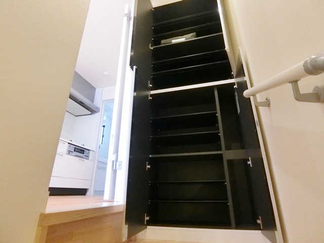 やっぱり無垢床はいい◎ 2-Aの内観