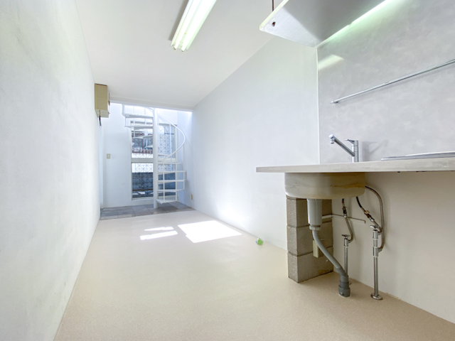 サザエさんと乾杯 02の内観