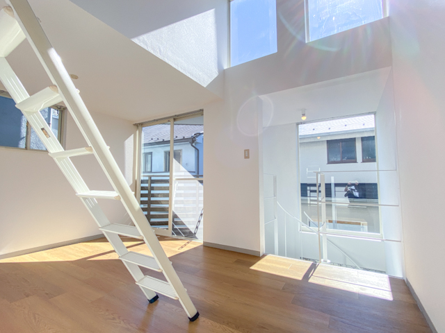 サザエさんと乾杯 02の内観