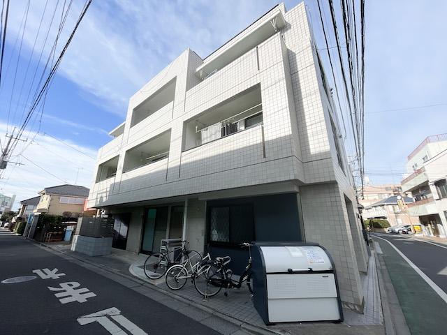 自然の側で暮らす 102の内観