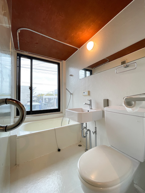 曲がって登って 202の内観