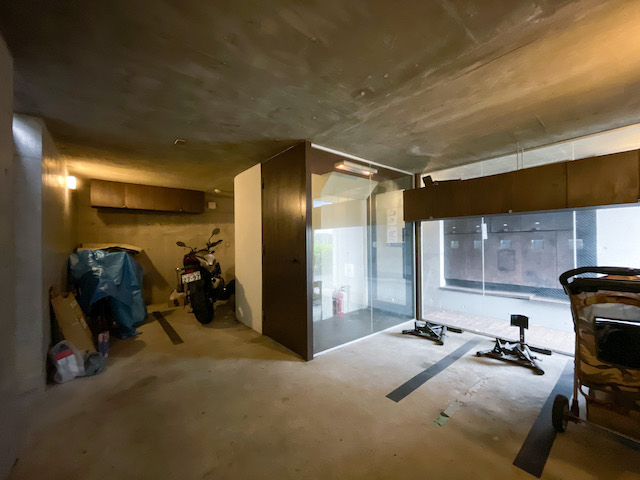 曲がって登って 202の内観