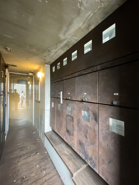 曲がって登って 202の内観