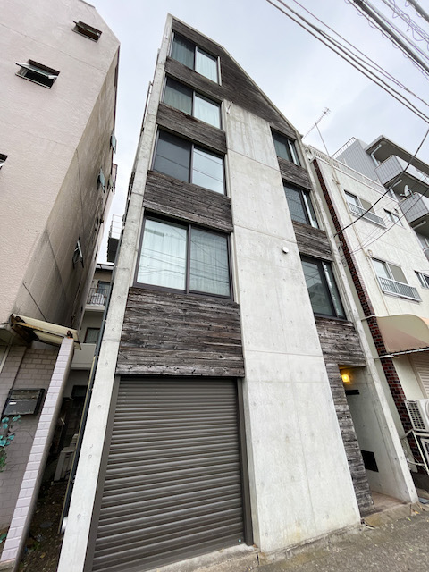 曲がって登って 202の内観