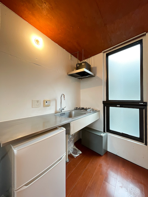 曲がって登って 202の内観