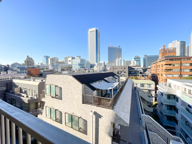 レイニーブルー 611の内観