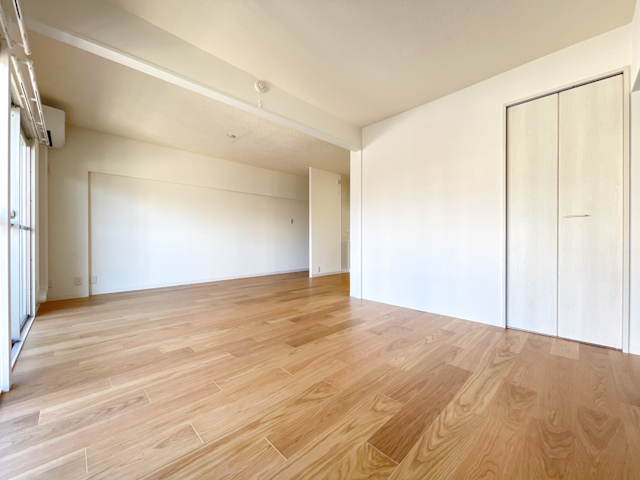 レイニーブルー 611の内観