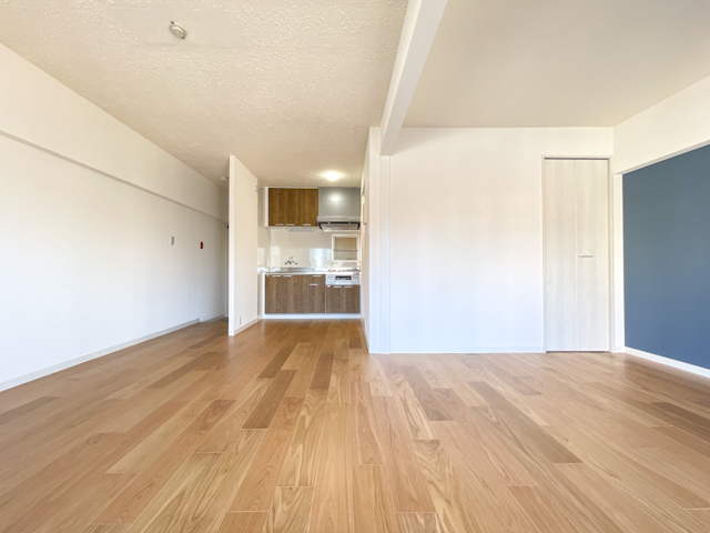 レイニーブルー 611の内観