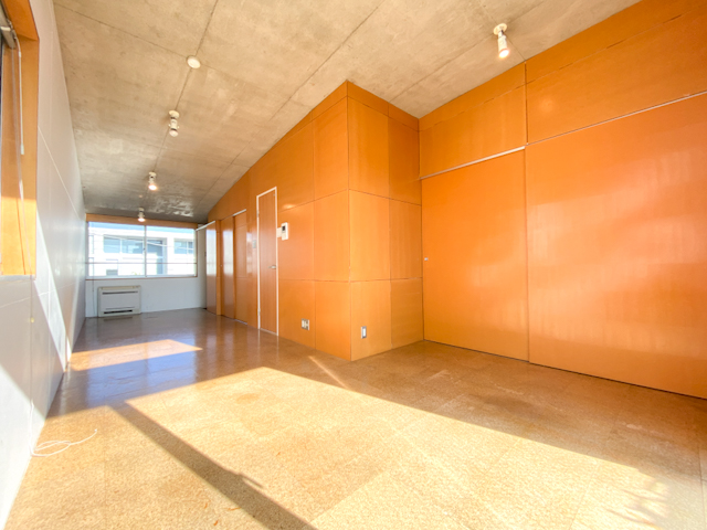 南国オレンジ 304の内観