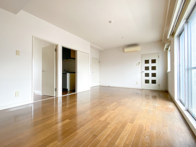 空を見上げて 301の内観