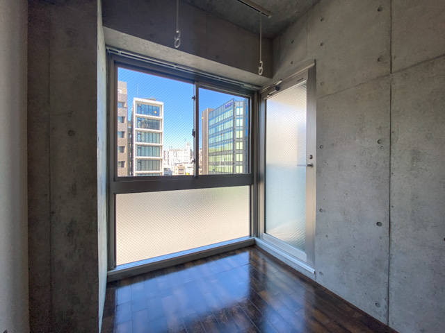 十字形のデザイナーズルーム 702の内観