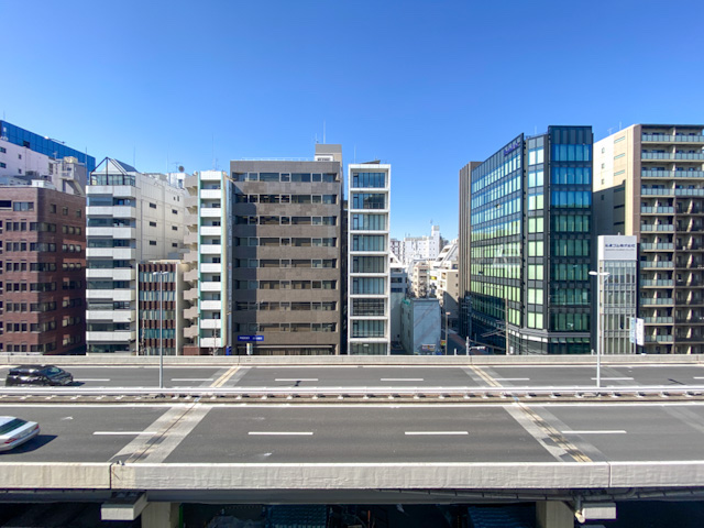 十字形のデザイナーズルーム 702の内観