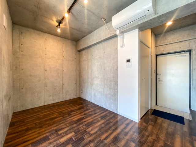 十字形のデザイナーズルーム 702の内観