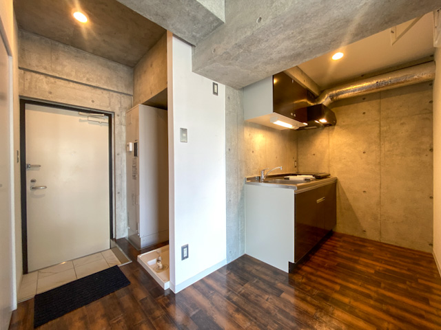 十字形のデザイナーズルーム 702の内観