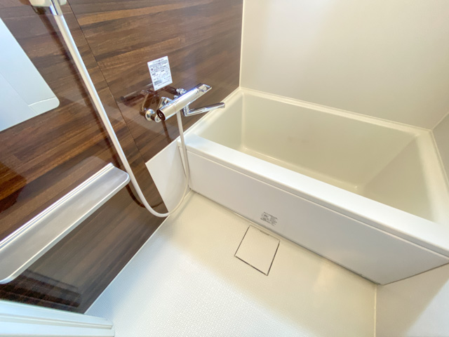 十字形のデザイナーズルーム 702の内観