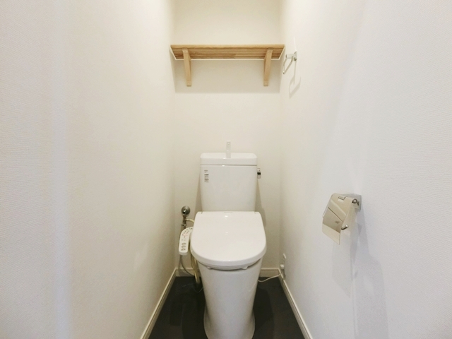 全てを見通して 303の内観