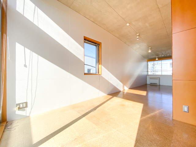 南国オレンジ 302の内観