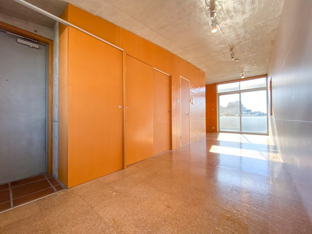 南国オレンジ 302の内観