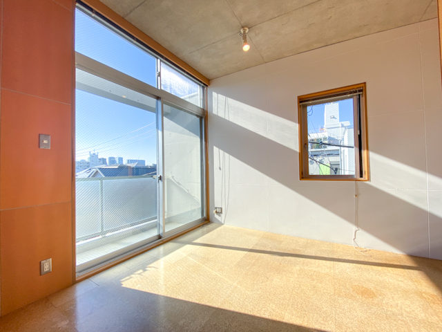 南国オレンジ 302の内観