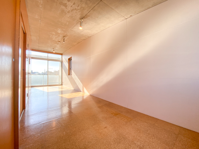 南国オレンジ 302の内観