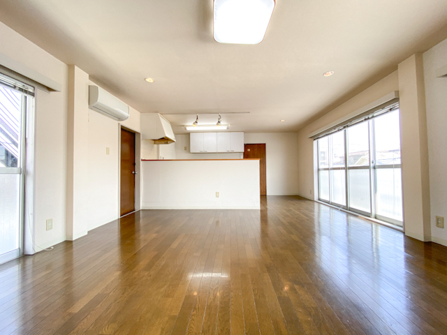 空に浮かぶ 3Fの外観