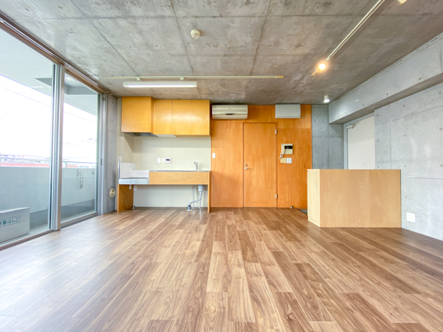 四角のキャンバス 304の内観