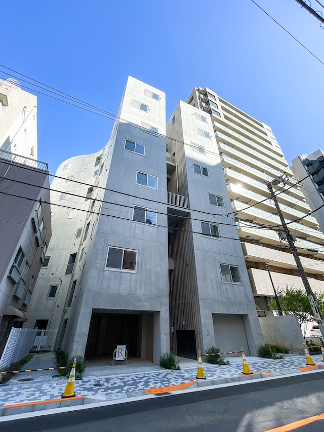 都心に現れた神殿Ⅱ 802の内観