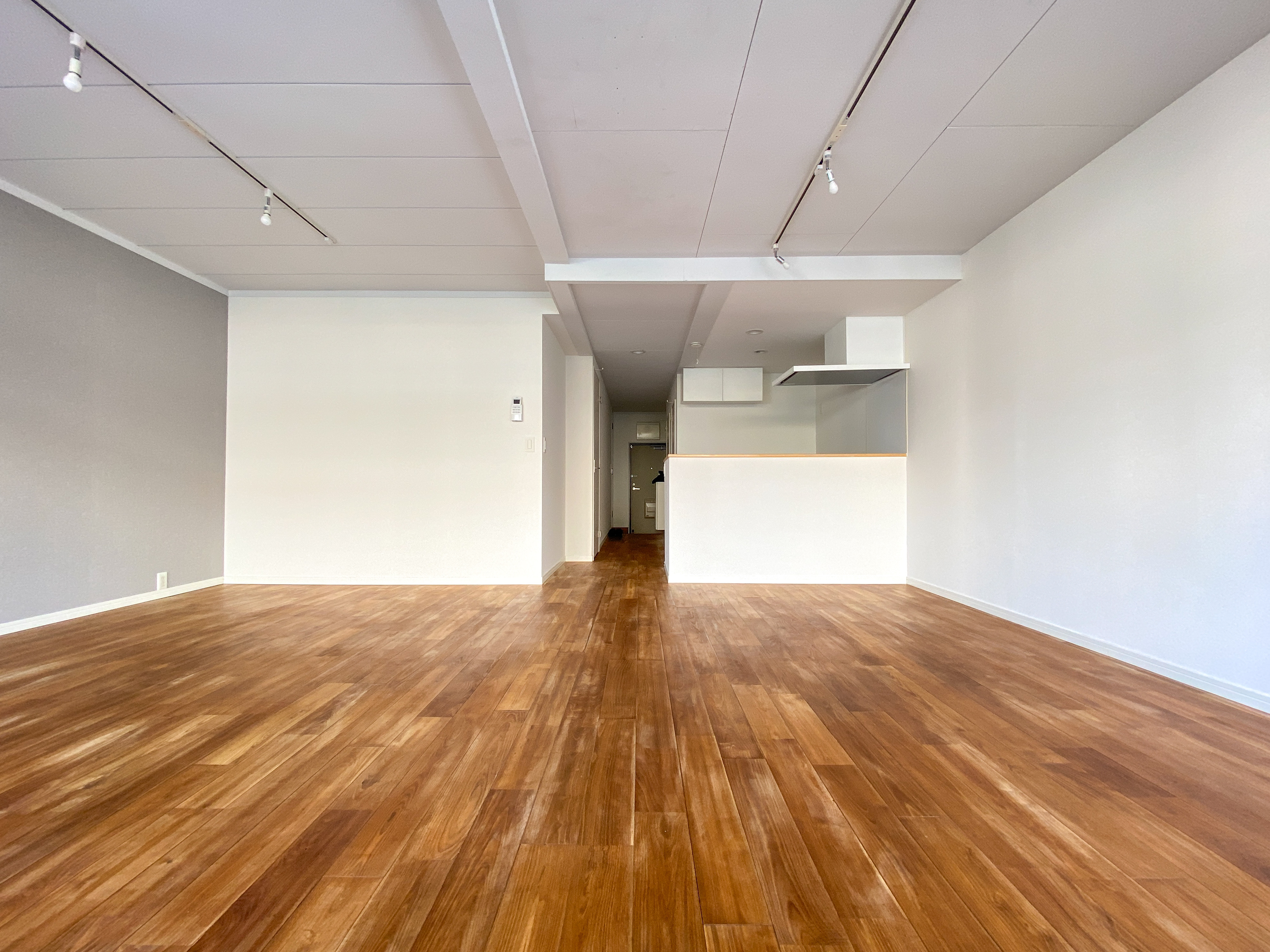 開放的な自然派リノべ 106の内観