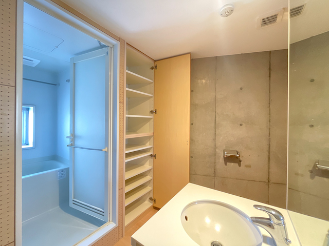 シャカ×２タイプ 502の内観