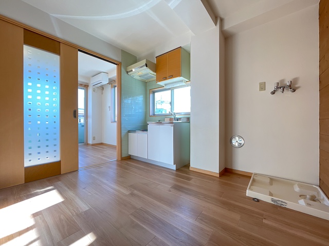 ターコイズブルーが目印 301の外観