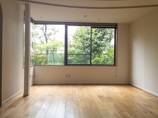 レトロアーチ 102の外観