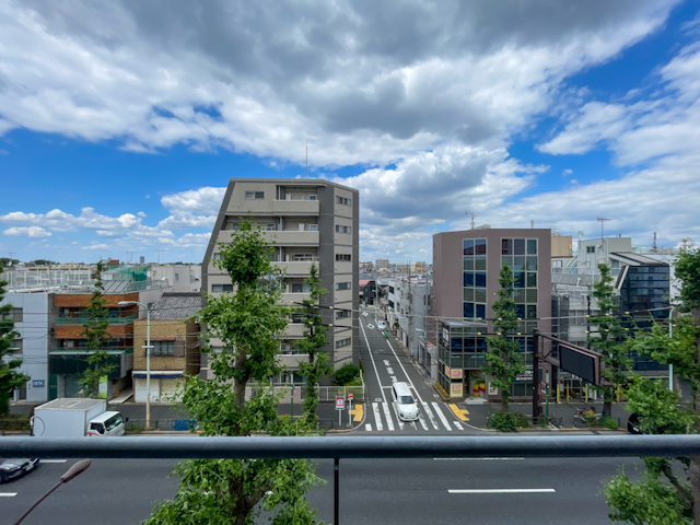 コンクリに包まれる 503の内観