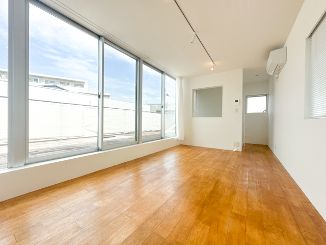 空を眺めて 01の内観