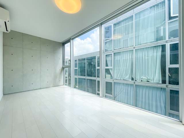 BIG Window B303の内観