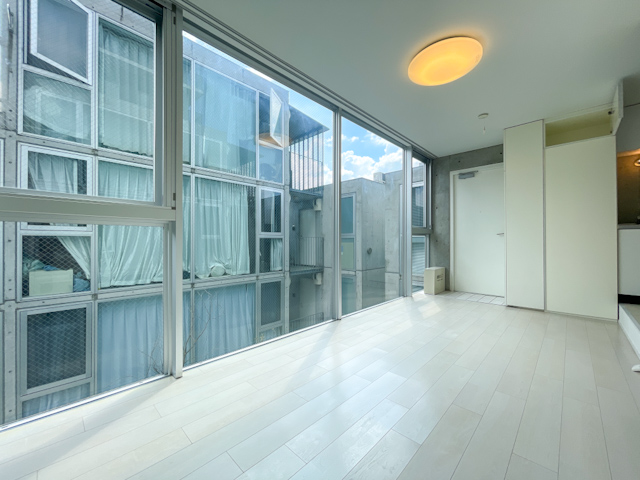 BIG Window B303の内観