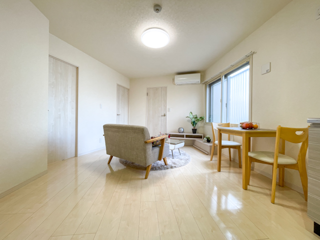 ホワイトベージュに包まれて② 102の外観