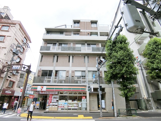 差し色は黄色 310の外観