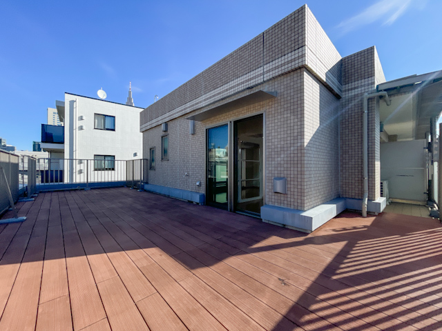 青空ウッドデッキ 501の内観