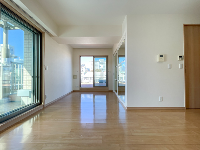 青空ウッドデッキ 501の内観