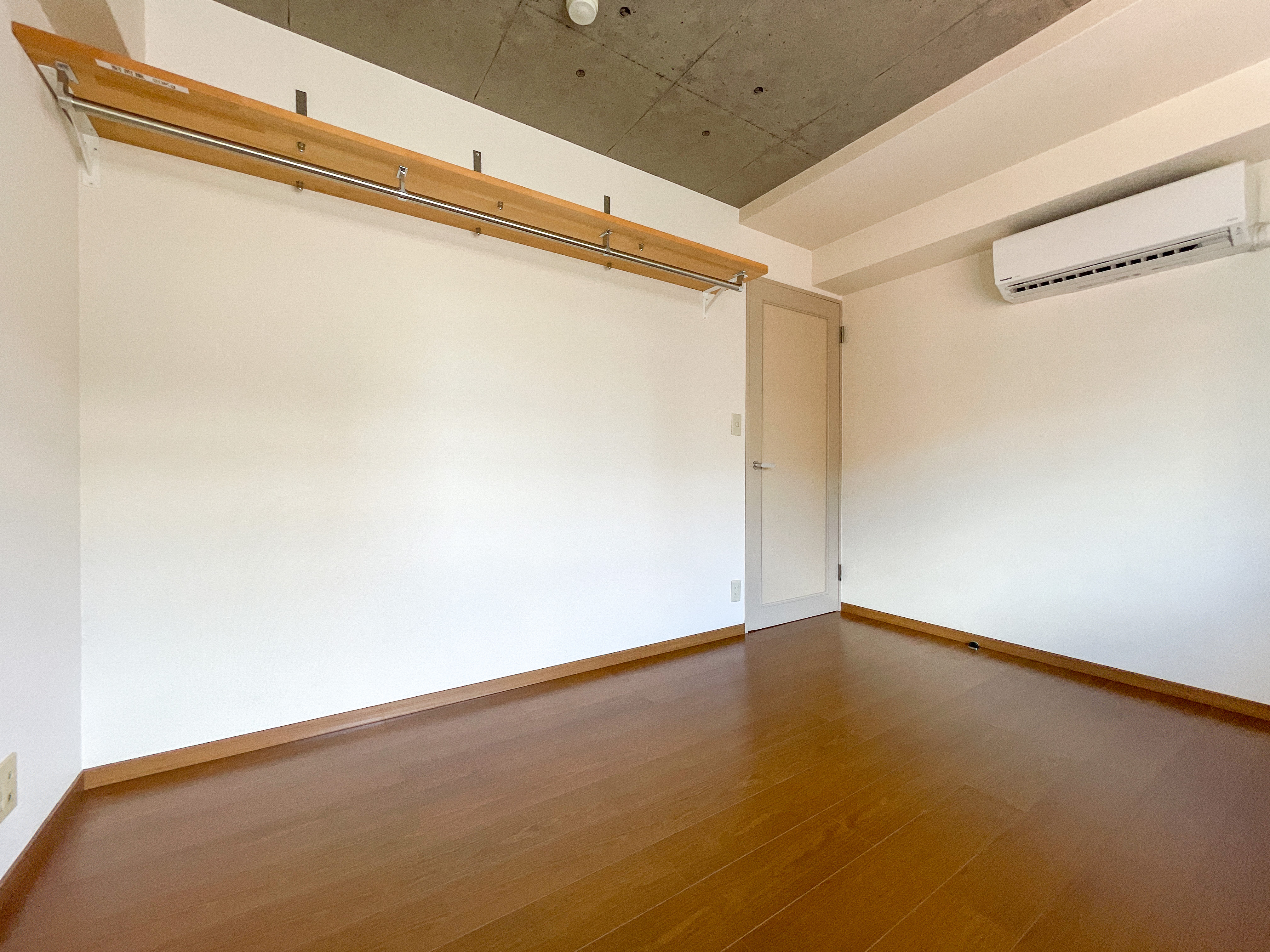 出窓でchill 309の内観