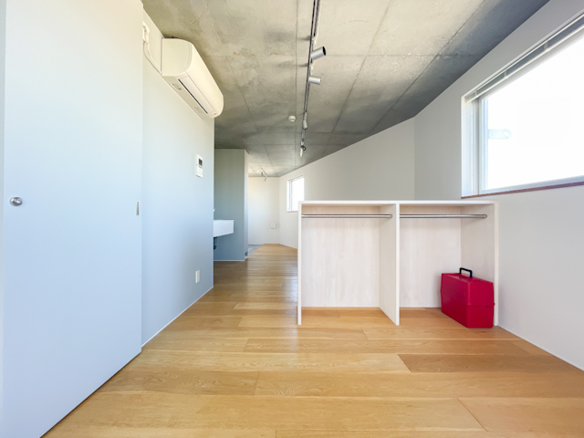 鋭角を魅せる 404の内観