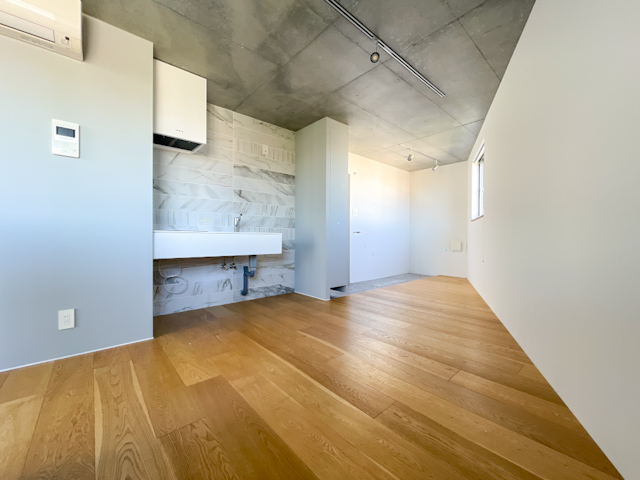 鋭角を魅せる 404の内観