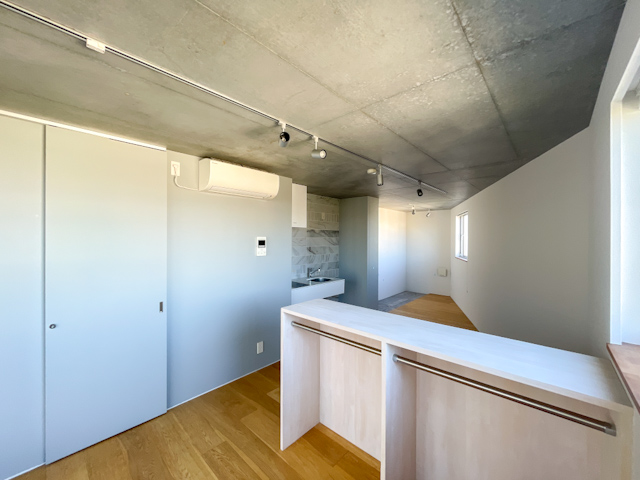 鋭角を魅せる 404の内観