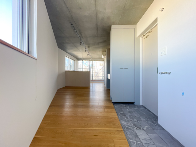 鋭角を魅せる 404の内観