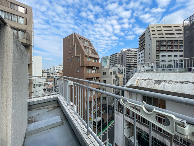 赤と茶色とレトロ 501の内観
