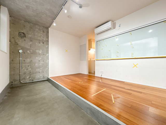 横長のシルエット 102の外観